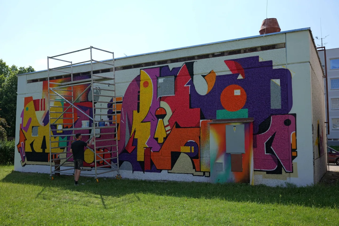 FOTOGALERIE: Street Art Festival přinesl nové muraly i návrat k poničenému dílu Tiny Chertové