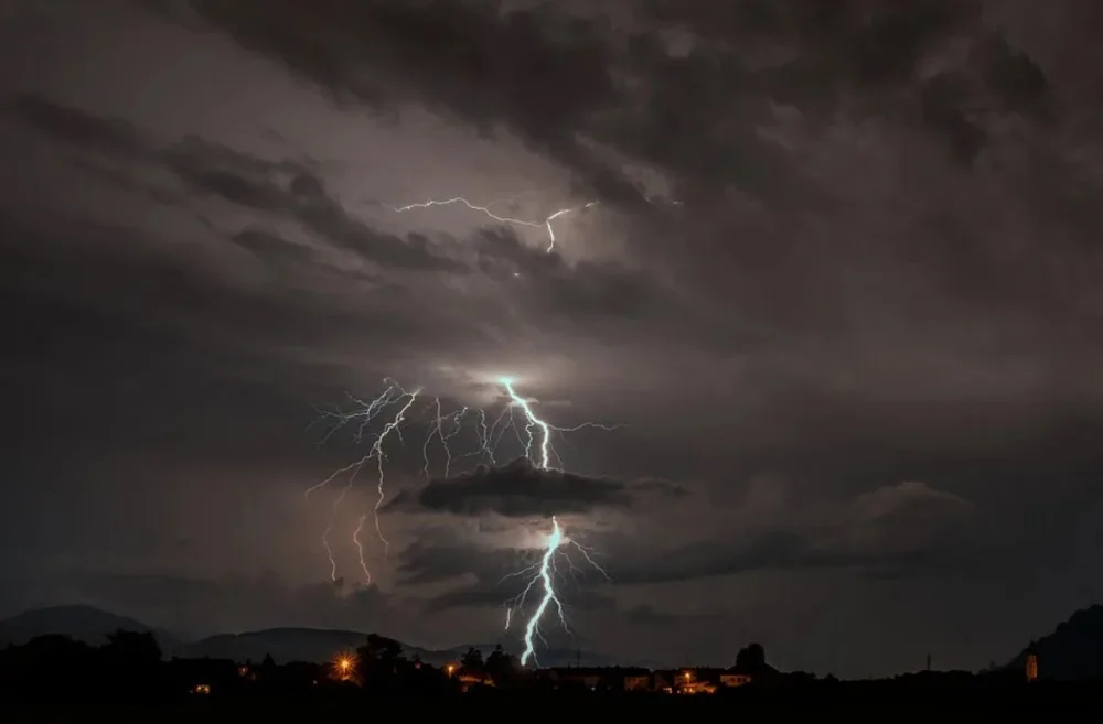 Meteorologové vydali výstrahu před velmi silnými bouřkami. Hrozí dnes do 22 hodin