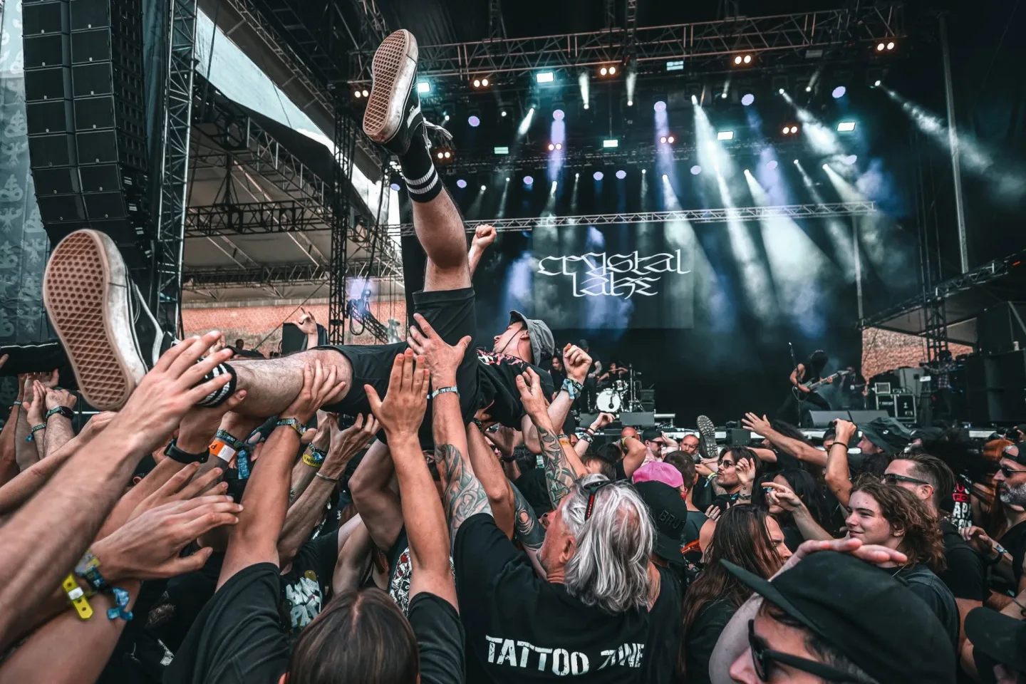 Tvrdá muzika, plná pevnost a policie v pohotovosti. Začíná Brutal Assault
