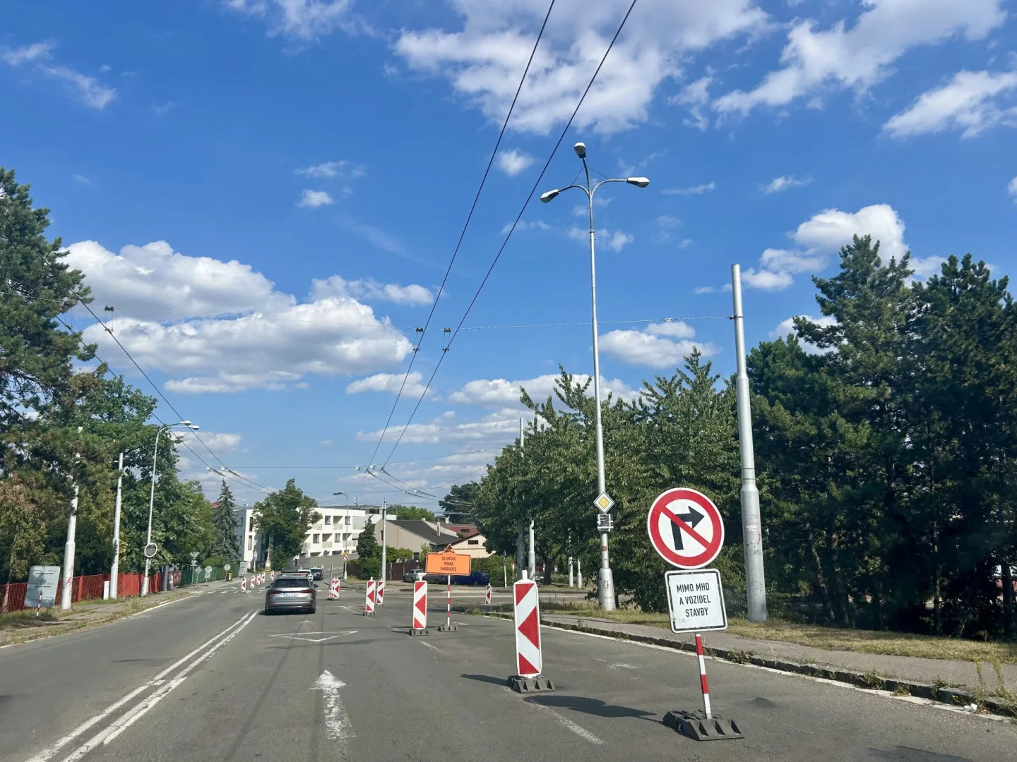 Část staveb skončí během prázdnin, některá omezení ale potrvají až do podzimu.