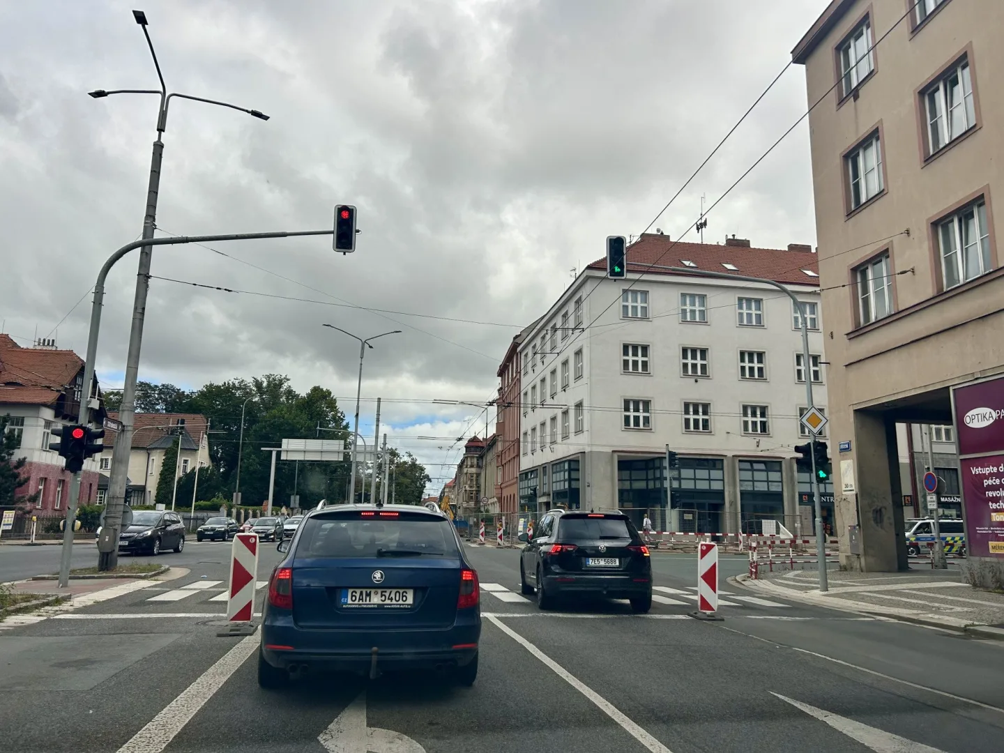 Řidiče trápí rozkopaný Hradec. Kdy bude hotovo?