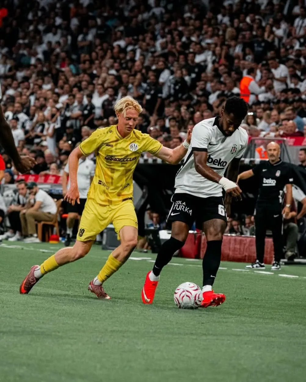 Fotbalisté Hradce Králové podlehli Besiktasi i na jeho hřišti, rozhodl Černý