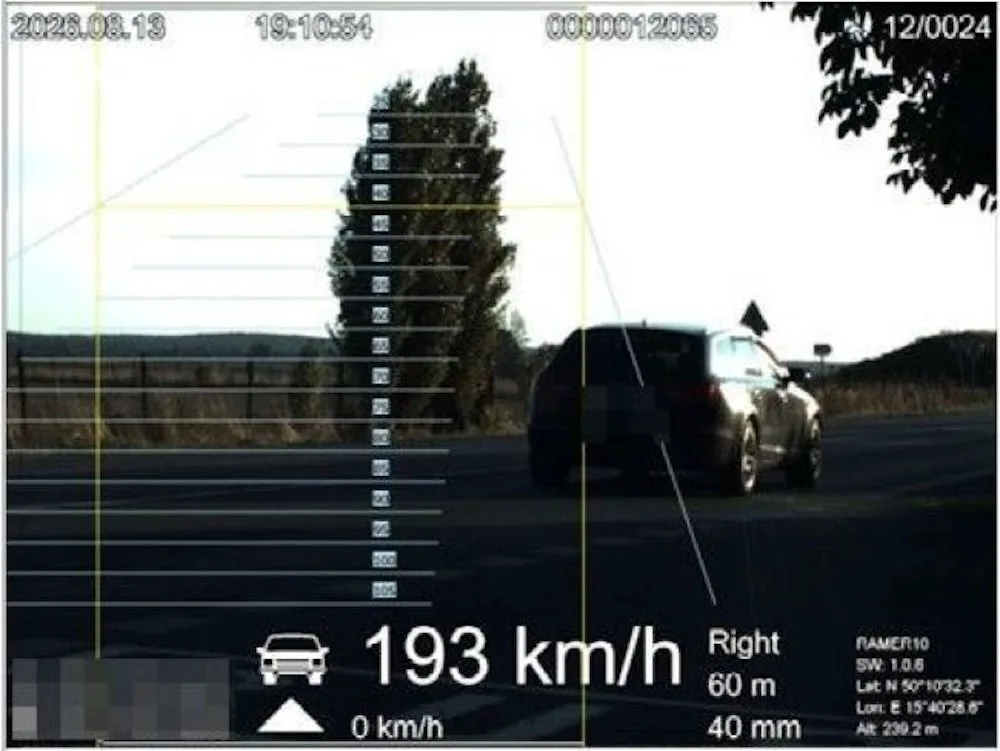 Čtrnáctiletý chlapec uháněl s Audi téměř 200 km/h. Auto mu půjčil otec