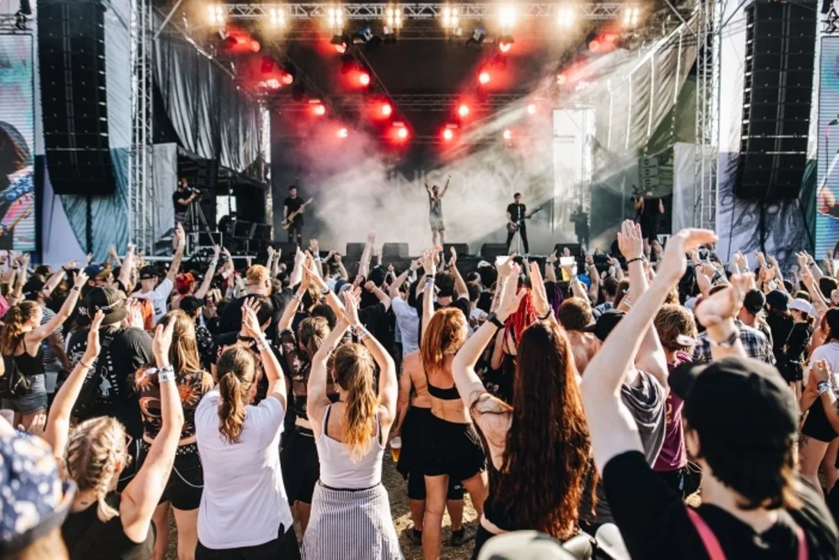 Jičín a Náchod pohostí Festival Královéhradeckého kraje. Zazpívá zde i Csáková