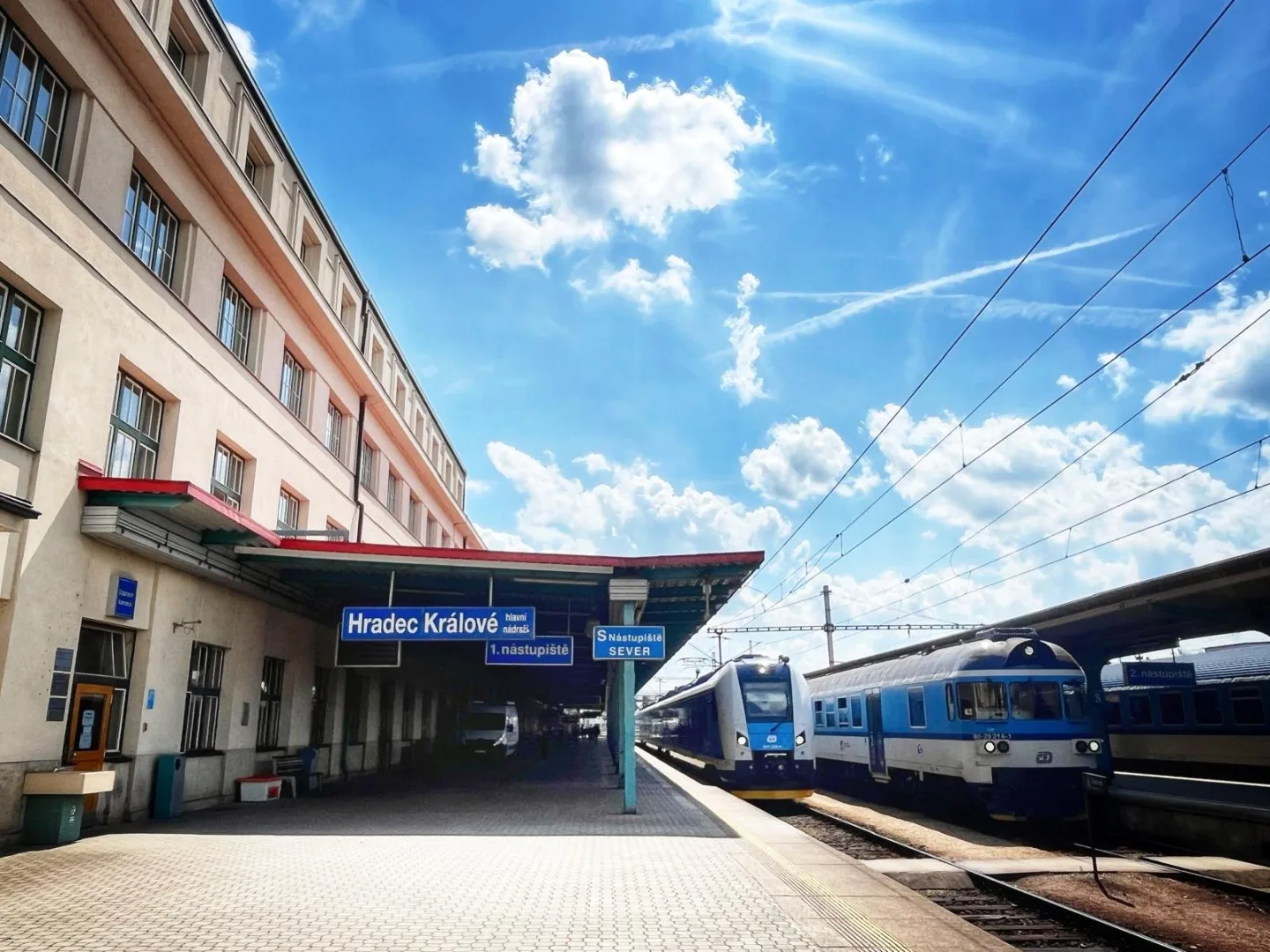 Kvůli opravám nádraží nepojedou v Hradci vlaky. Výluka zasáhne čtyři tratě