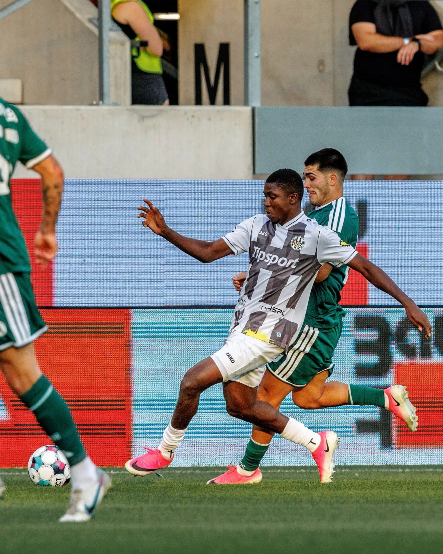 Hradec v Evropě končí. Panathinaikos rozhodl o postupu z penalty v prodloužení