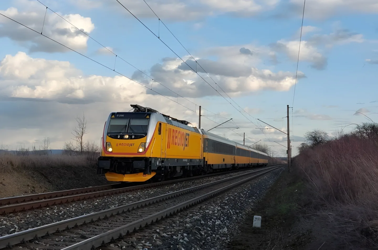 RegioJet na trati do Hradce? Cestující se bojí horší kvality
