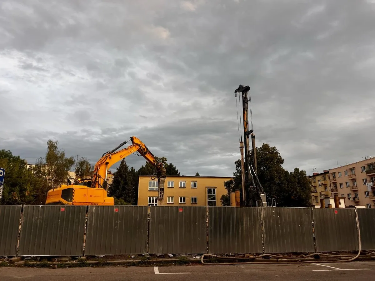 Z hromady suti na lukrativní adrese v centru Hradce vyrostou nové byty