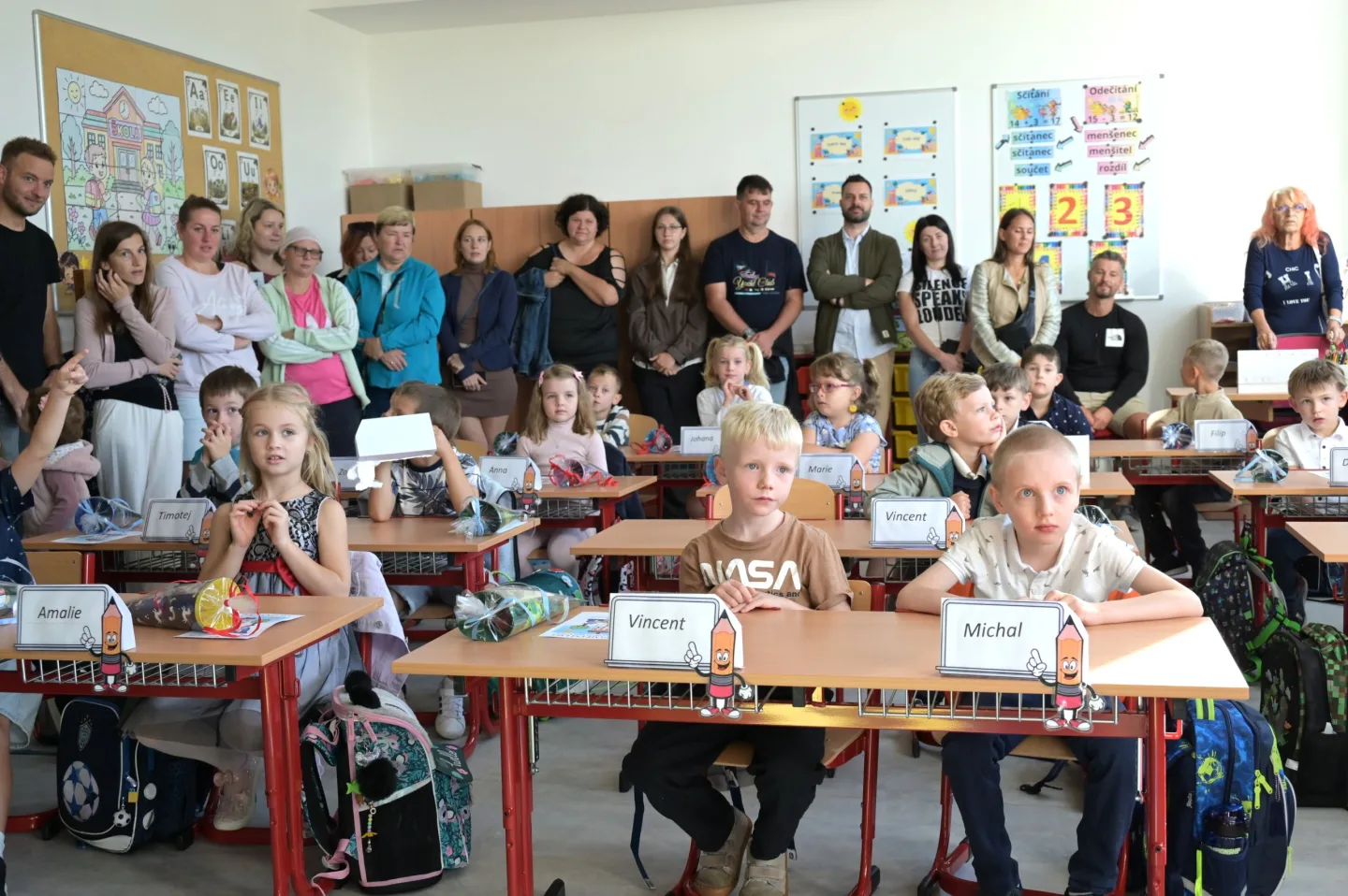 Konec dojíždění a nejistoty. Školáci v Malšově Lhotě nastoupili do opravené ZŠ
