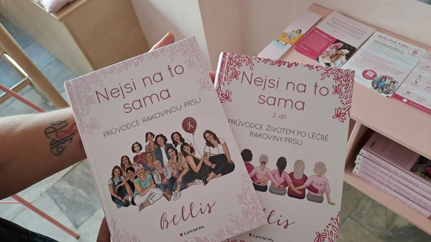 Projekt Bellis se věnuje pomoci ženám potýkajícím se s rakovinou prsu. Knihy s příběhy skutečných žen jsou jedním ze způsobů, jak dodat naději.