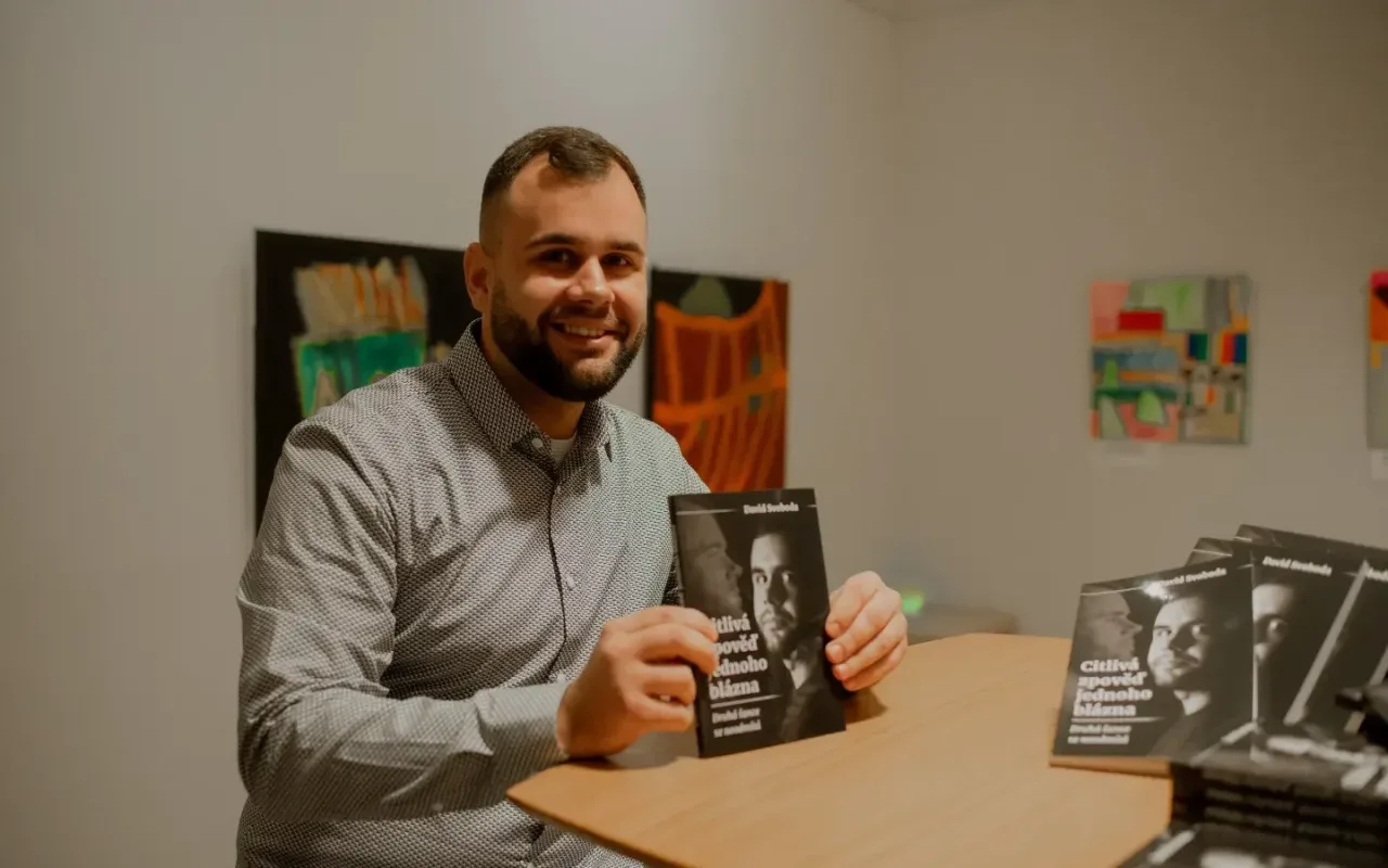 Přežil pokus o sebevraždu. Dnes David o bipolární poruše píše úspěšné knihy