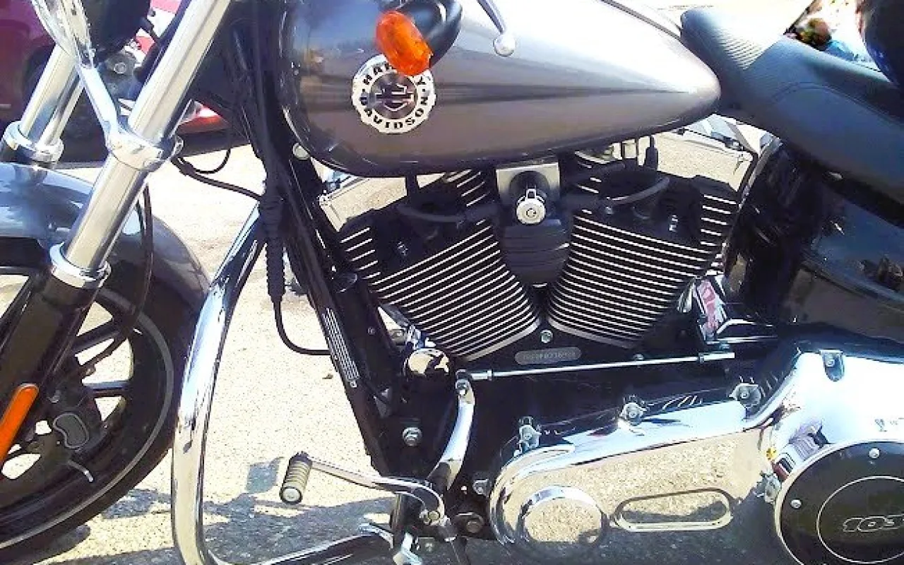 Stovky motorek dnes ovládnou noční Hradec. Kolona projede ulicemi města