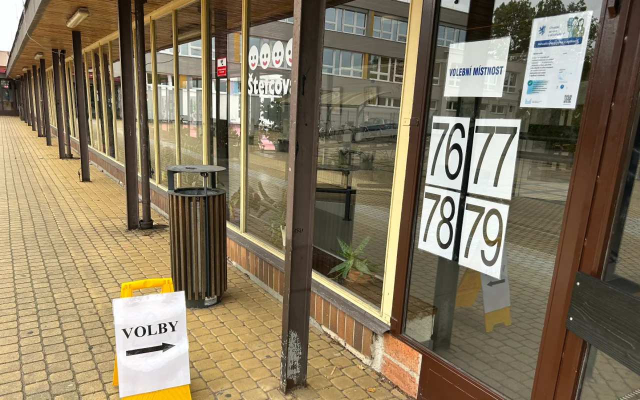 VOLBY 2026: Mladých je minimum. Na Hradecku kandiduje víc lidí nad 80 než do 20 let