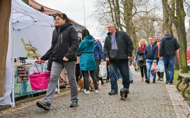 Farmářské trhy opět oživí sobotní hradecké nábřeží