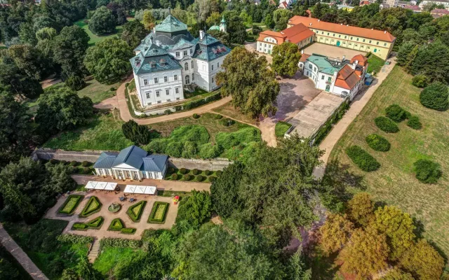 Den otevřených dveří na zámku Karlova Koruna