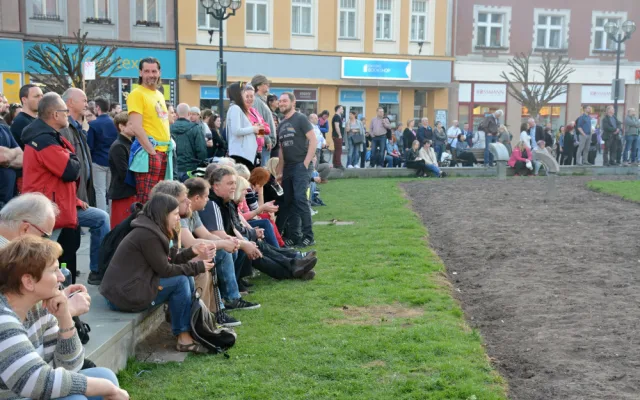 Demonstrace na Masarykově náměstí