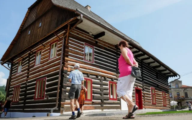 Úpická Dřevěnka oblékla nový kabát