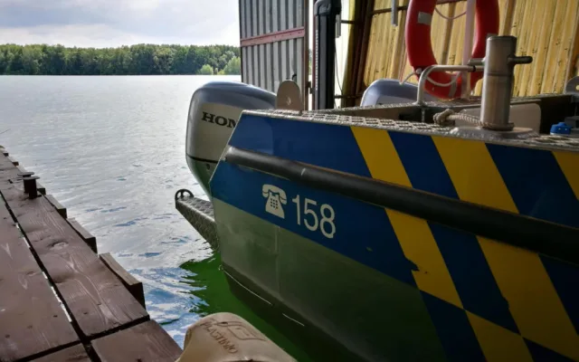 Na Rozkoši se převrhla loď. Záchranná akce byla úspěšná, posádka vyvázla bez zranění