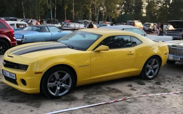 Ke Stříbrnému rybníku dorazily legendární americké vozy