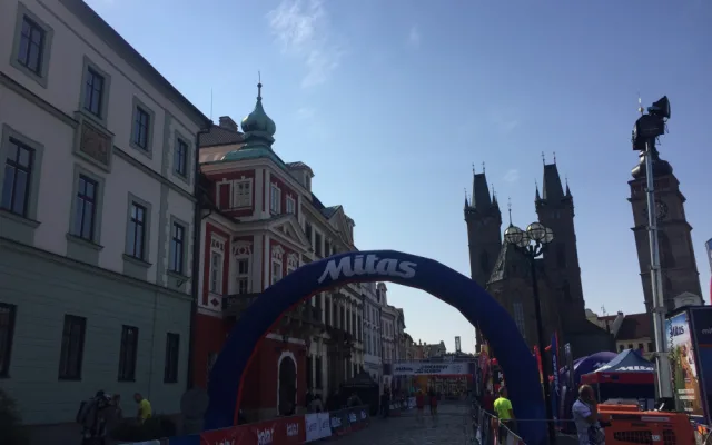Cyklisté a běžci zaplnili Velké náměstí
