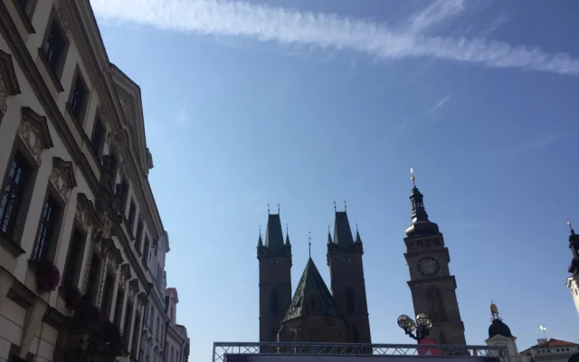 Cyklisté a běžci zaplnili Velké náměstí