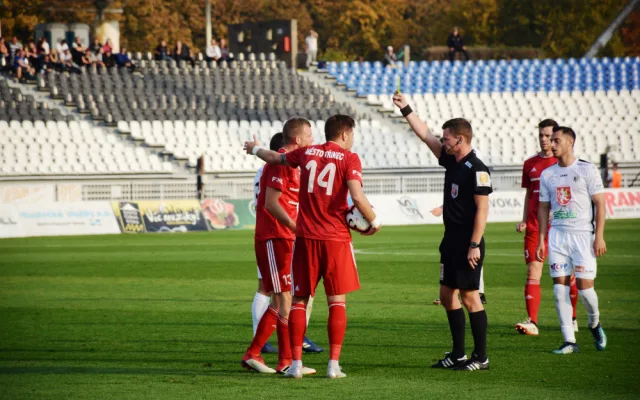 Oslabený Hradec vydřel tři body a posunul se na druhé místo tabulky