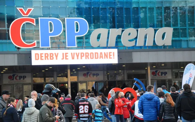 Derby ovládly Pardubice, Hradec doma v letošní sezóně poprvé padl