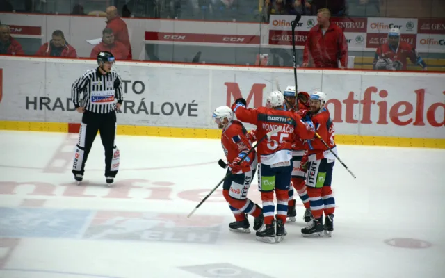 Derby ovládly Pardubice, Hradec doma v letošní sezóně poprvé padl