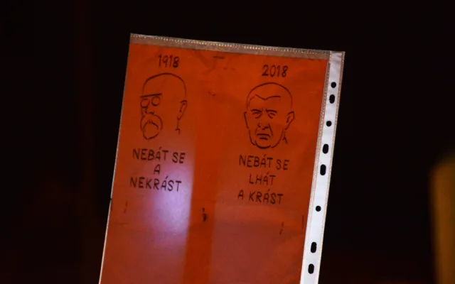 FOTO: Stovky lidí v Hradci požadovaly demisi premiéra Andreje Babiše