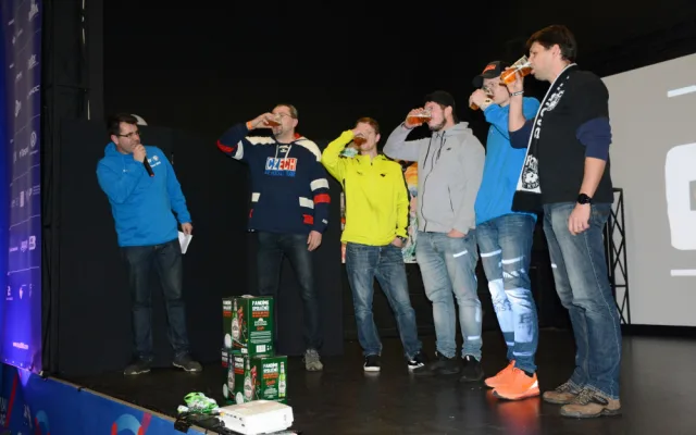 Čeští florbalisté postoupili do semifinále domácího mistrovství světa, fandit se bude i v hradecké fanzóně