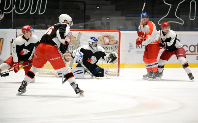 Prestižní univerzitní derby ovládl Hradec, domácí Pardubice prohrály vysoko 2:6