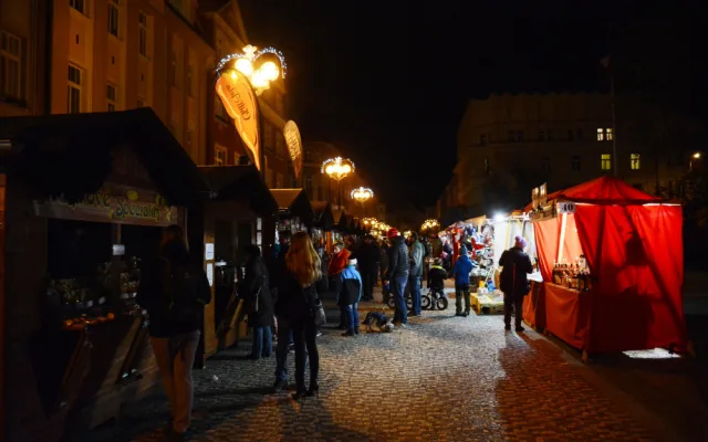 Vánoční trhy na Masarykově náměstí skončily
