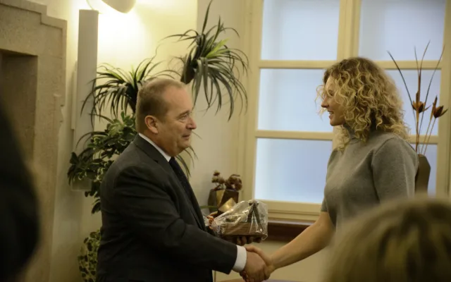 Tenistka Kateřina Siniaková přijela do rodného Hradce, přivezla pohár z Fed Cupu