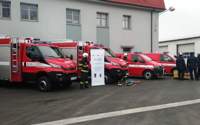 Krajští hasiči koupili auta a techniku za 67 milionů korun
