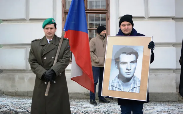 Centrem města prošel pietní průvod, studenti zopakovali pochod za Jana Palacha z roku 1969