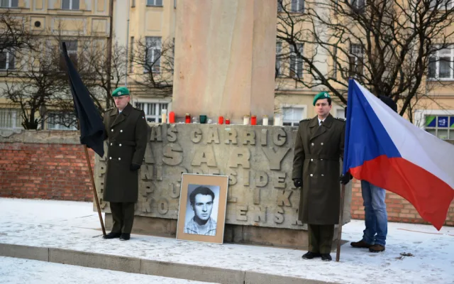 Centrem města prošel pietní průvod, studenti zopakovali pochod za Jana Palacha z roku 1969