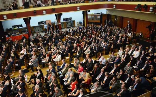 Zeman v Hradci slíbil ČSSD podporu v květnových evropských volbách