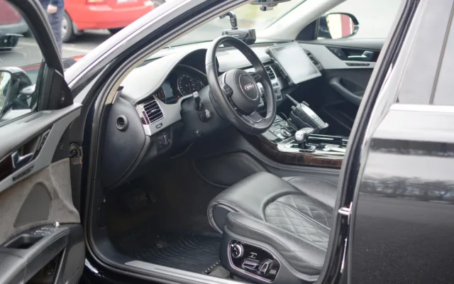 Dopravní policie nasadila do boje s piráty silnic speciálně vybavenou Audi A8