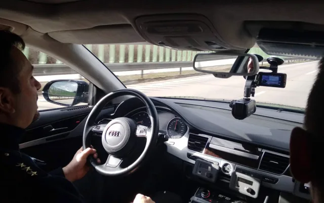 Dopravní policie nasadila do boje s piráty silnic speciálně vybavenou Audi A8