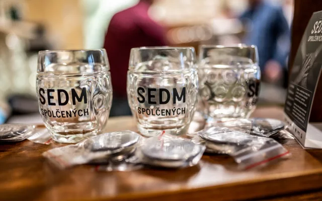 FOTO, VIDEO: Sedm sládků spojilo síly. Výsledkem je ležák z unikátního chmele