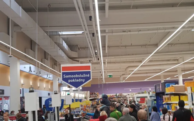 Frony v Tescu v Březhradě