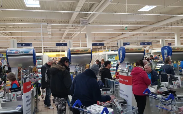 Frony v Tescu v Březhradě
