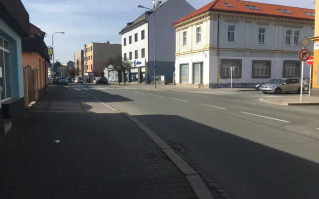Prázdný Hradec Králové.