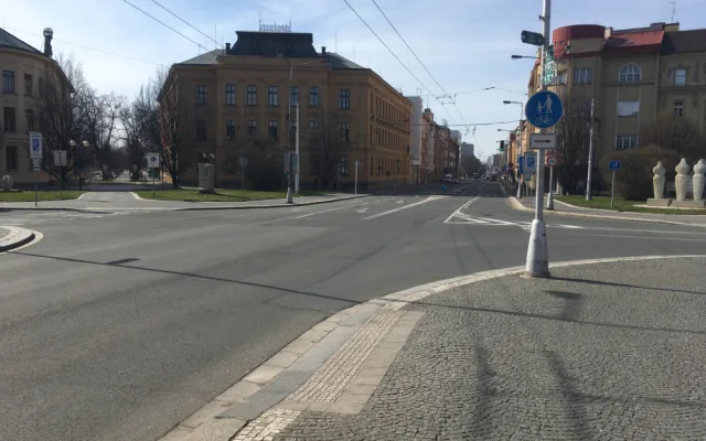 Prázdný Hradec Králové.