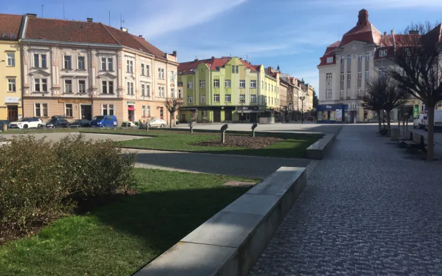 Prázdný Hradec Králové.