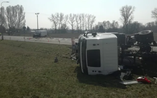 Nehoda cisterny s dodávkou u Týniště nad Orlicí
