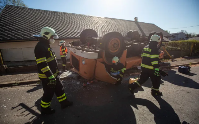V Bohuslavicích se převrátila cisterna plná vody. Skončila podvozkem vzhůru