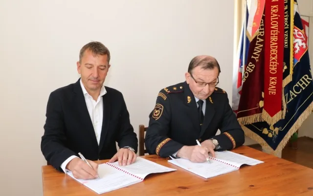 Podpis smlouvy se stavební firmou
