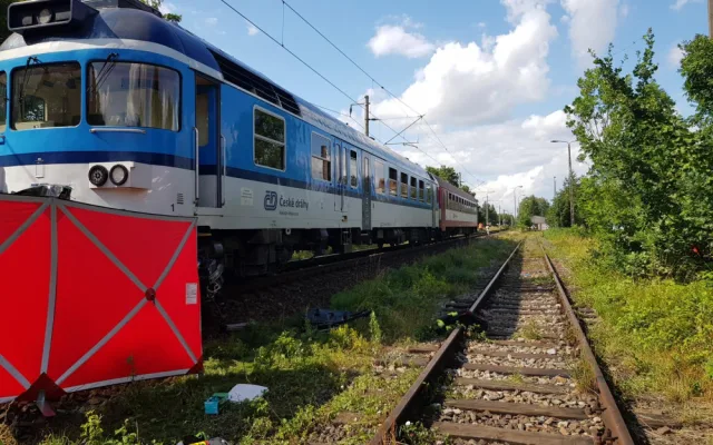 Za loňskou tragickou srážku auta s vlakem může řidička, ta na místě zemřela. Policie případ uzavřela