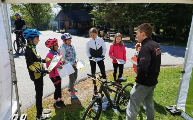 Projektu Na kole jen s přilbou je deset let. S cyklisty bude slavit napříč celou republikou
